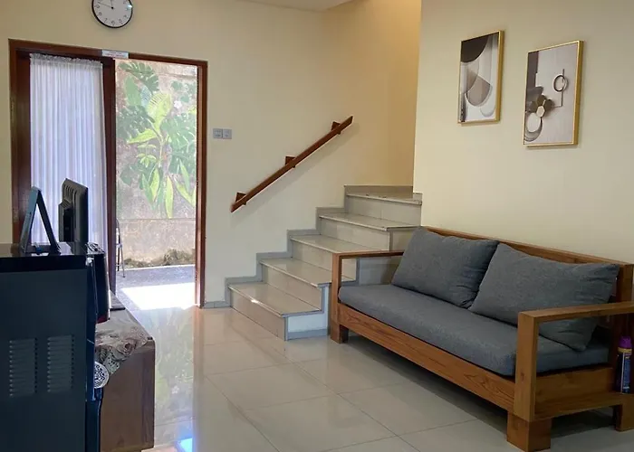 Bali Oma Living - Spacious 3br Family Near Sanur Ferienhaus